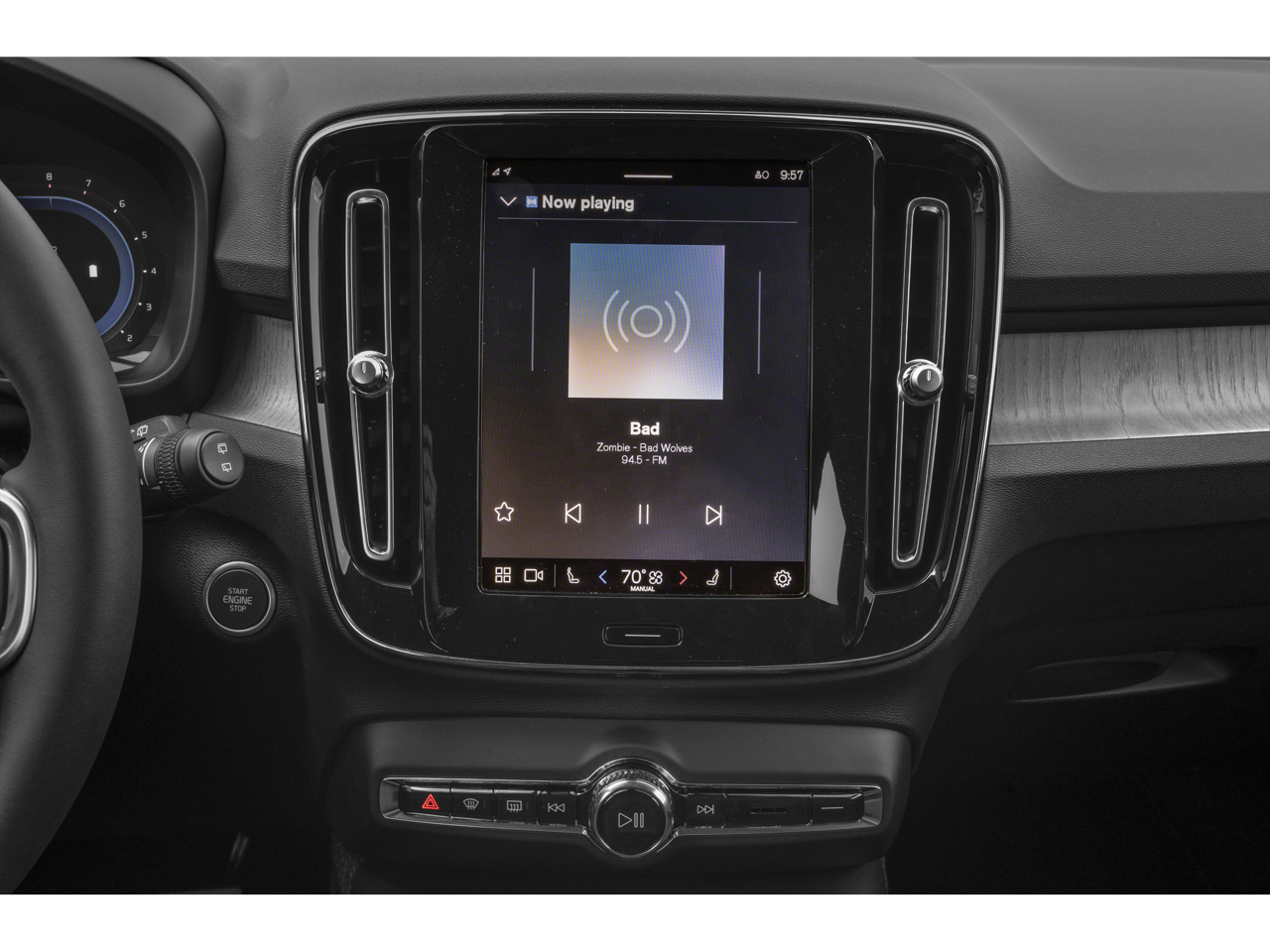 2023 Volvo XC40 Ultimate Bright Theme