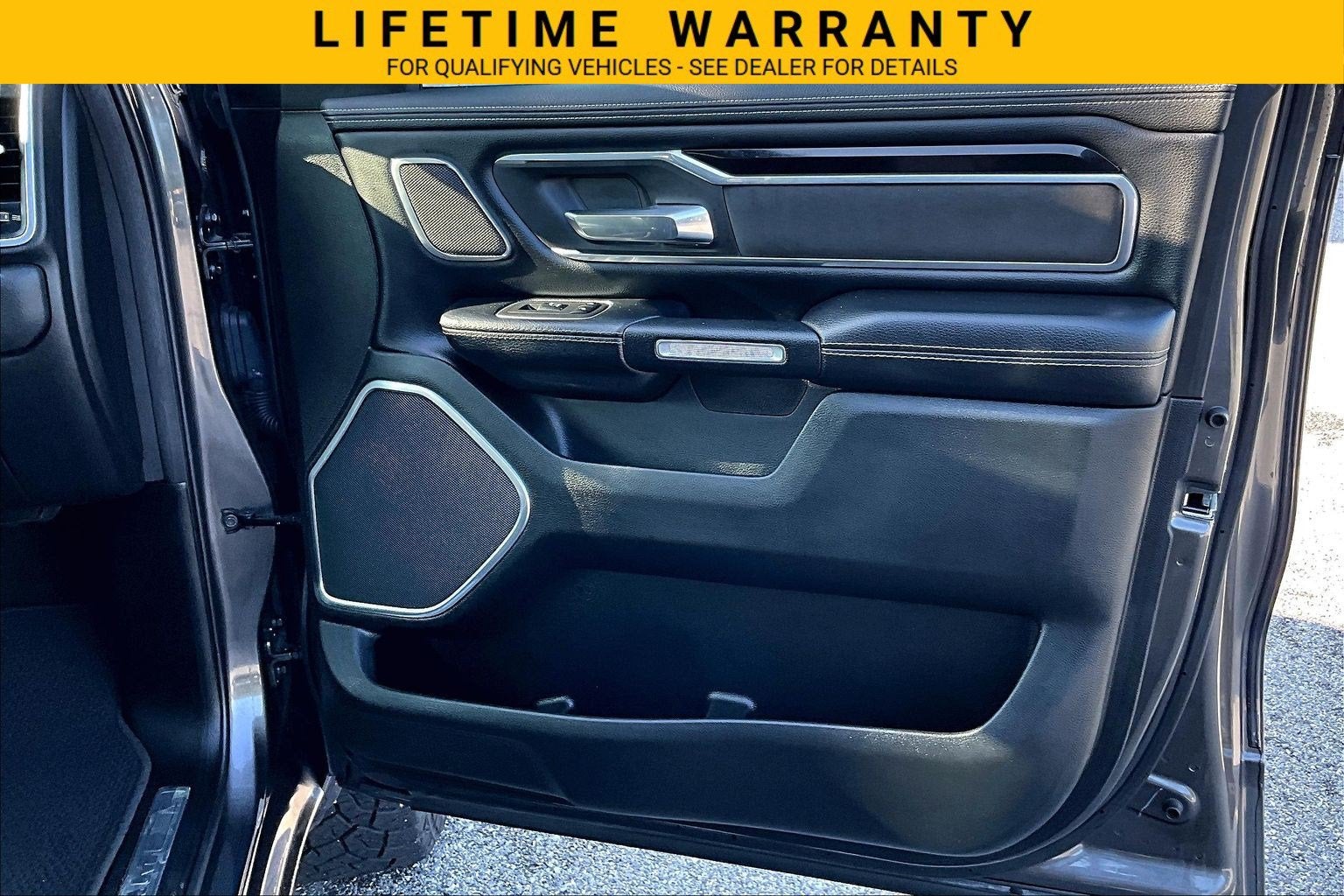 2021 RAM 1500 Laramie Crew Cab 4x4 5'7" Box
