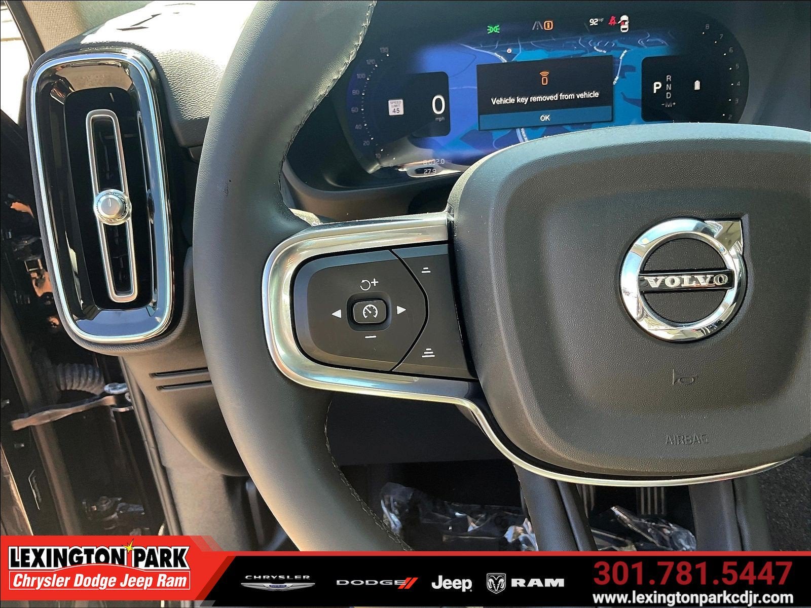 2023 Volvo XC40 B5 Ultimate Bright Theme