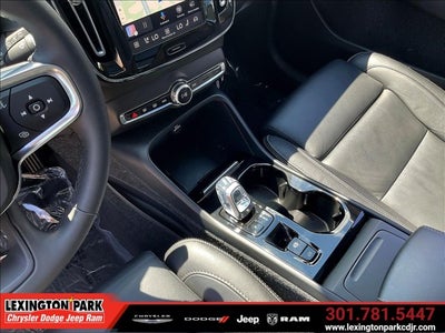 2023 Volvo XC40 B5 Ultimate Bright Theme