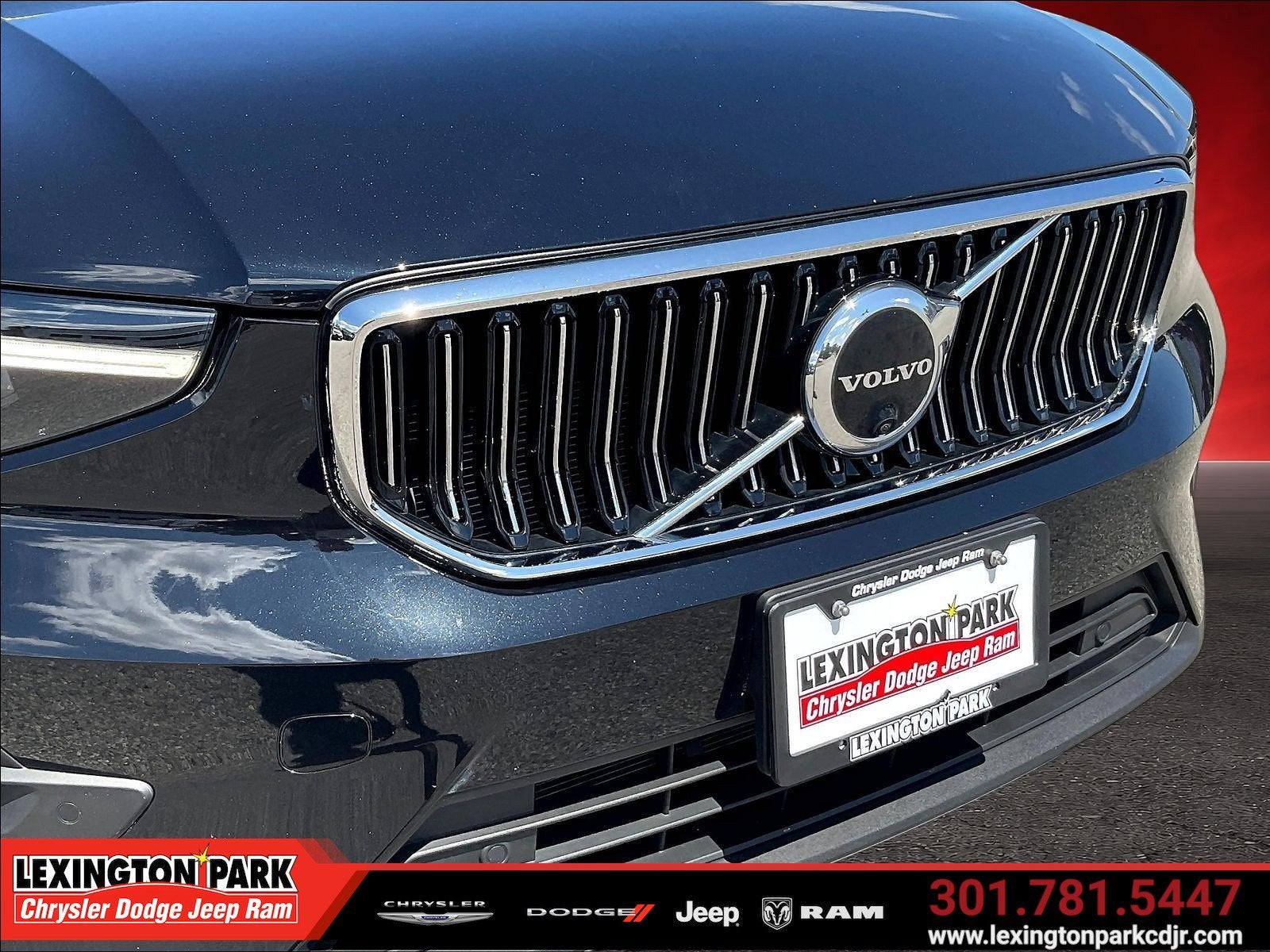 2023 Volvo XC40 B5 Ultimate Bright Theme