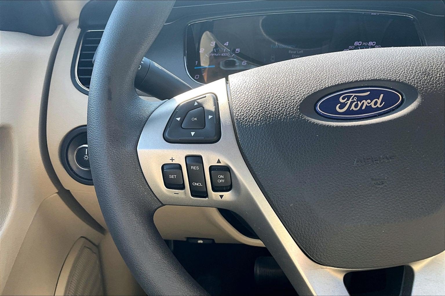 2018 Ford Taurus SE