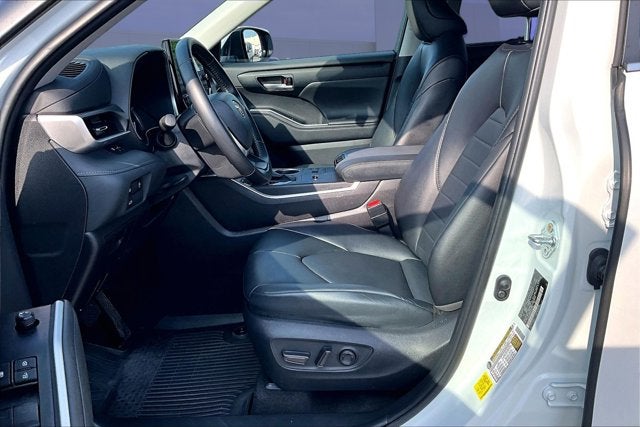 2023 Toyota Highlander Base