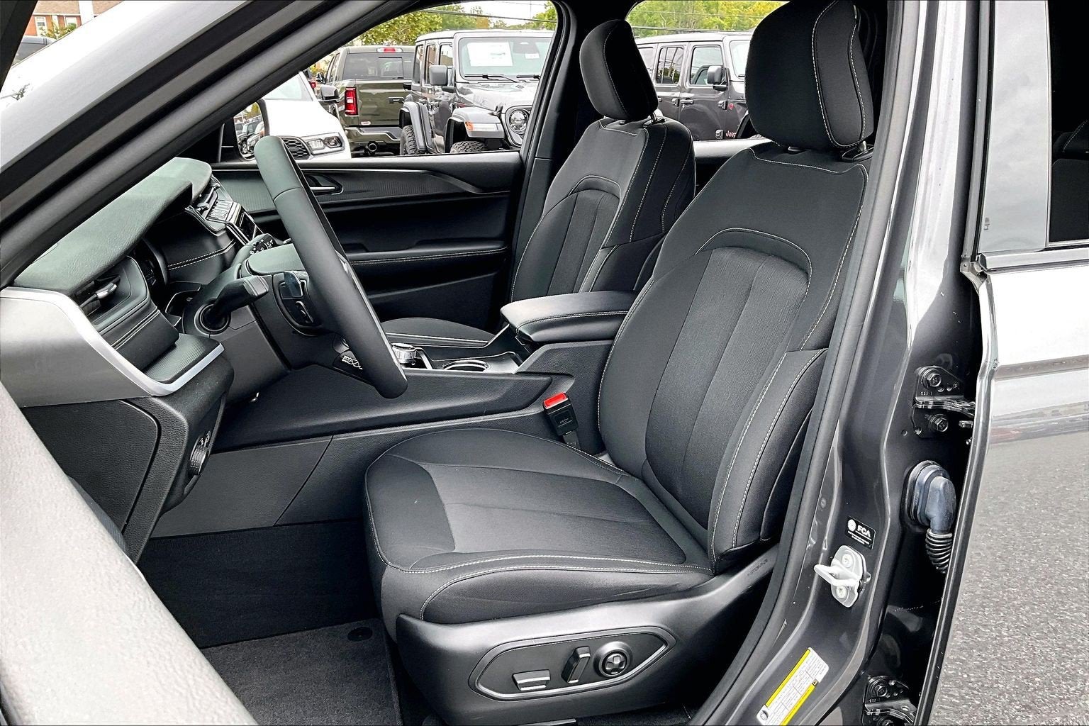 2025 Jeep Grand Cherokee Laredo X 4x4