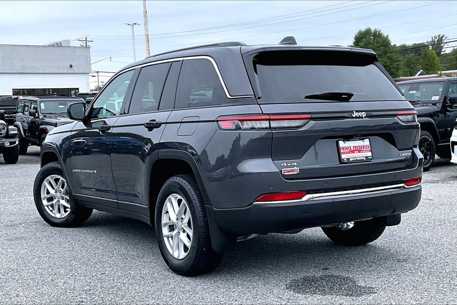 2025 Jeep Grand Cherokee Laredo X 4x4