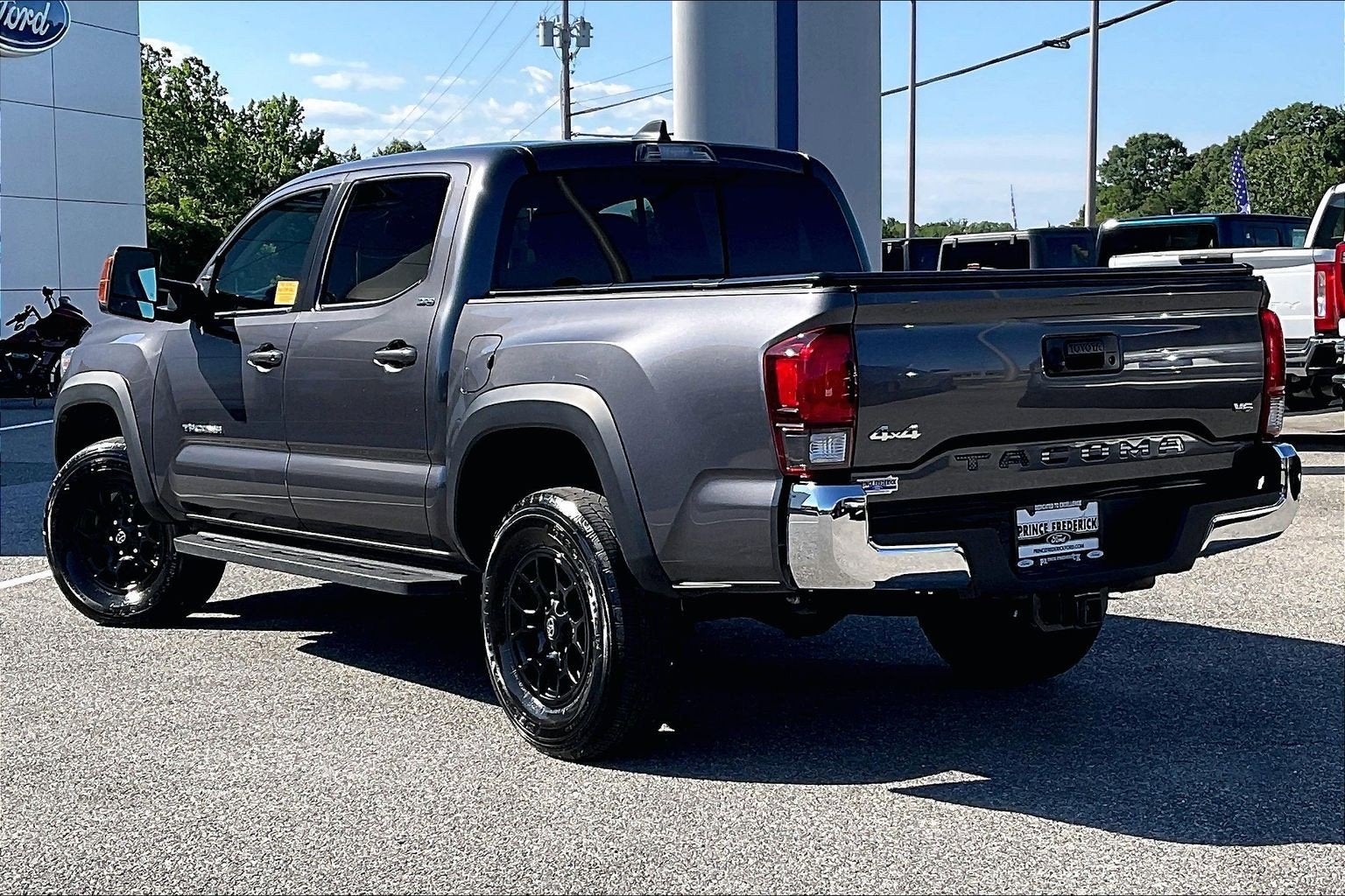 2022 Toyota Tacoma 4WD SR5