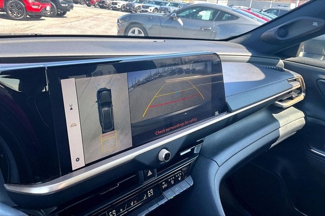 2023 Toyota Crown Platinum