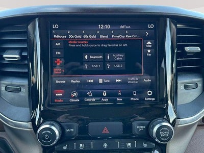 2021 RAM 1500 Laramie Quad Cab 4x2 6'4' Box