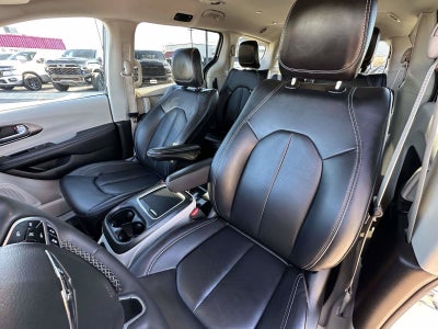 2024 Chrysler Pacifica Hybrid Select