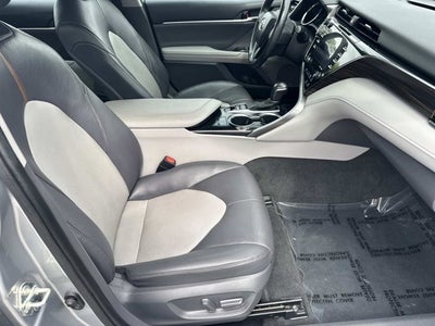 2020 Toyota Camry Hybrid XLE
