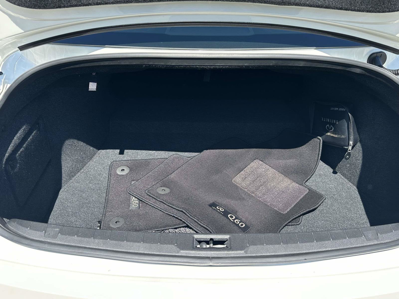 2022 INFINITI Q60 LUXE