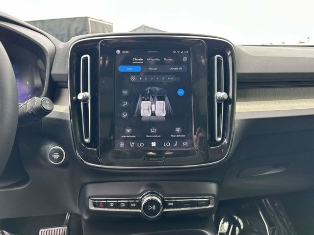 2023 Volvo XC40 Ultimate Bright Theme