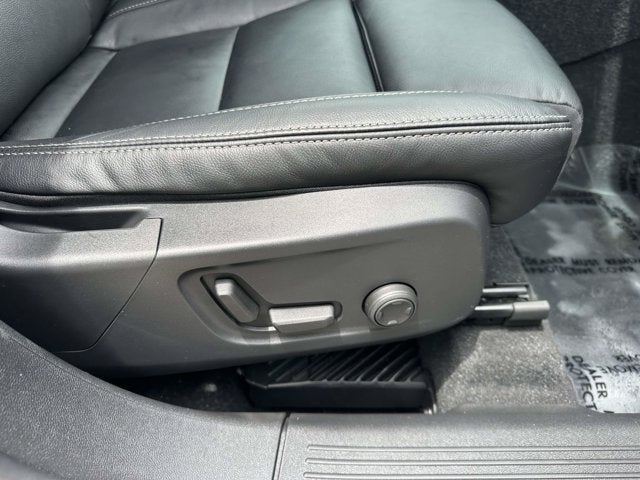 2023 Volvo XC40 Ultimate Bright Theme