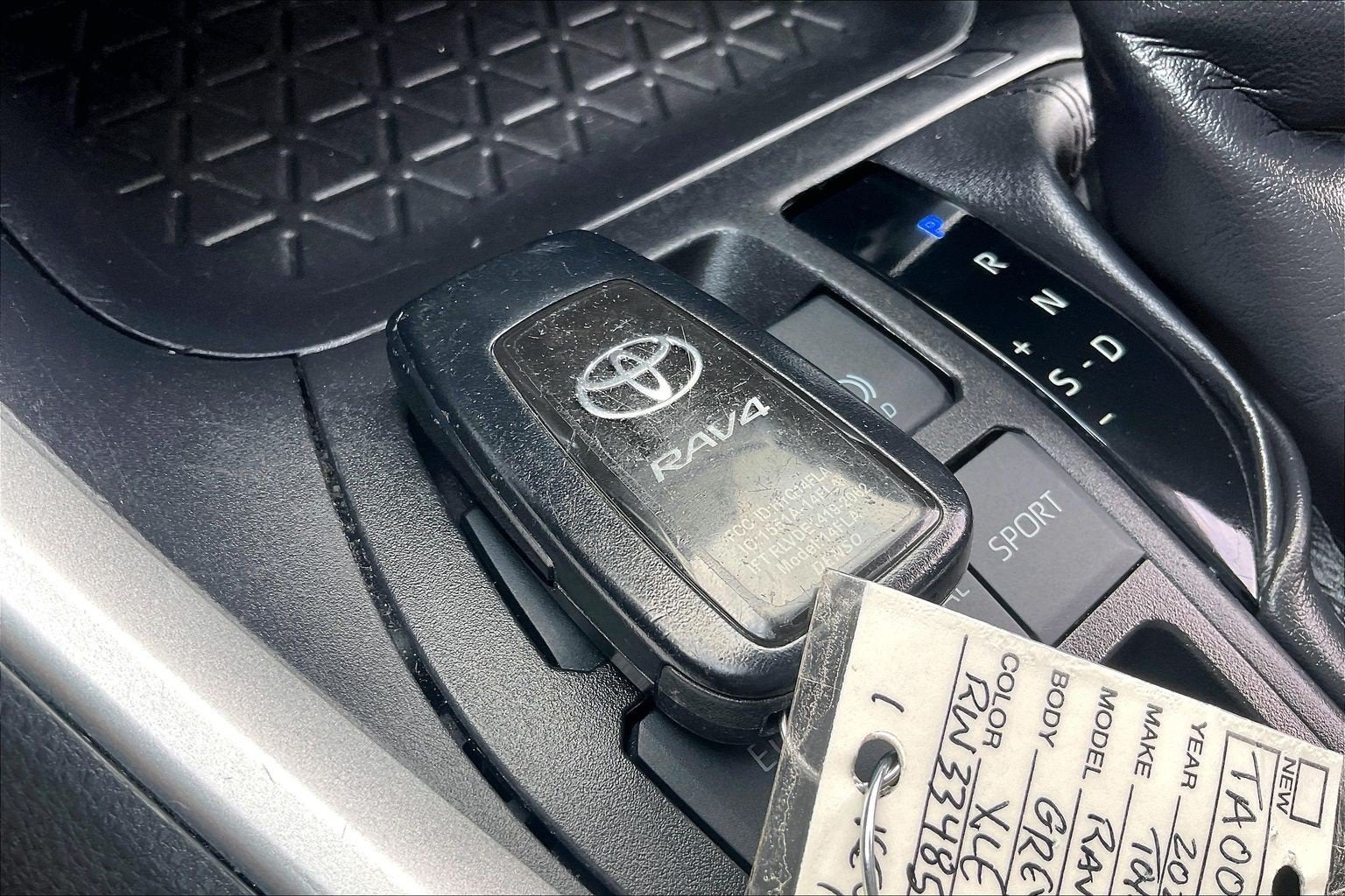 2024 Toyota RAV4 XLE