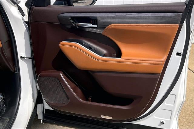 2022 Toyota Highlander Platinum