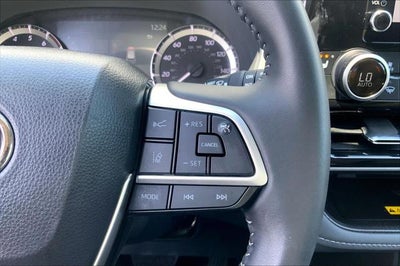 2025 Toyota Highlander XLE