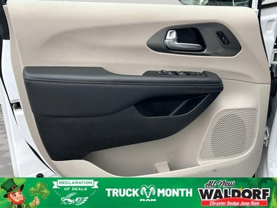 2024 Chrysler Pacifica Touring L