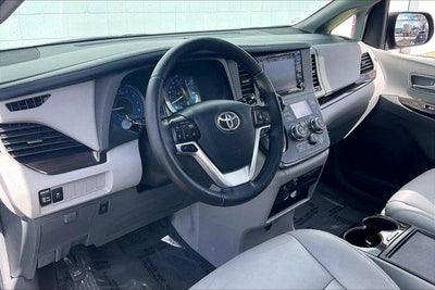 2019 Toyota Sienna XLE