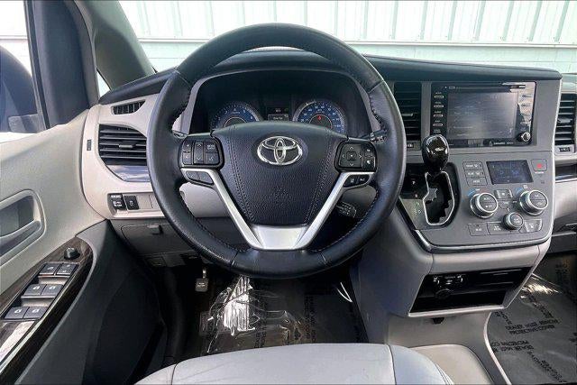 2019 Toyota Sienna XLE