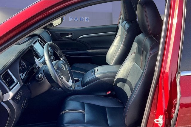 2019 Toyota Highlander SE