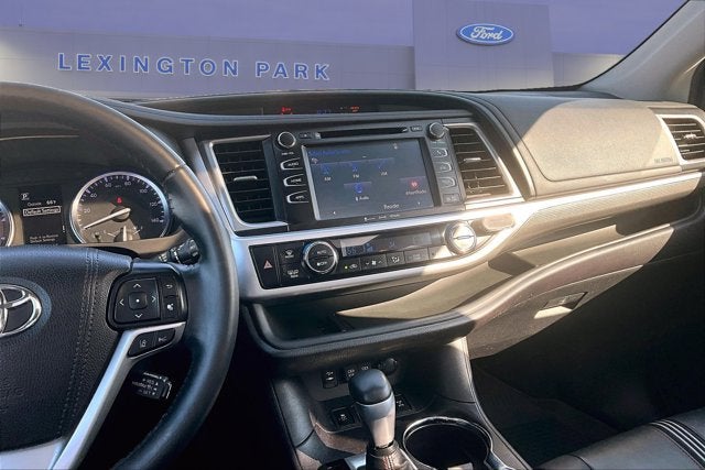 2019 Toyota Highlander SE