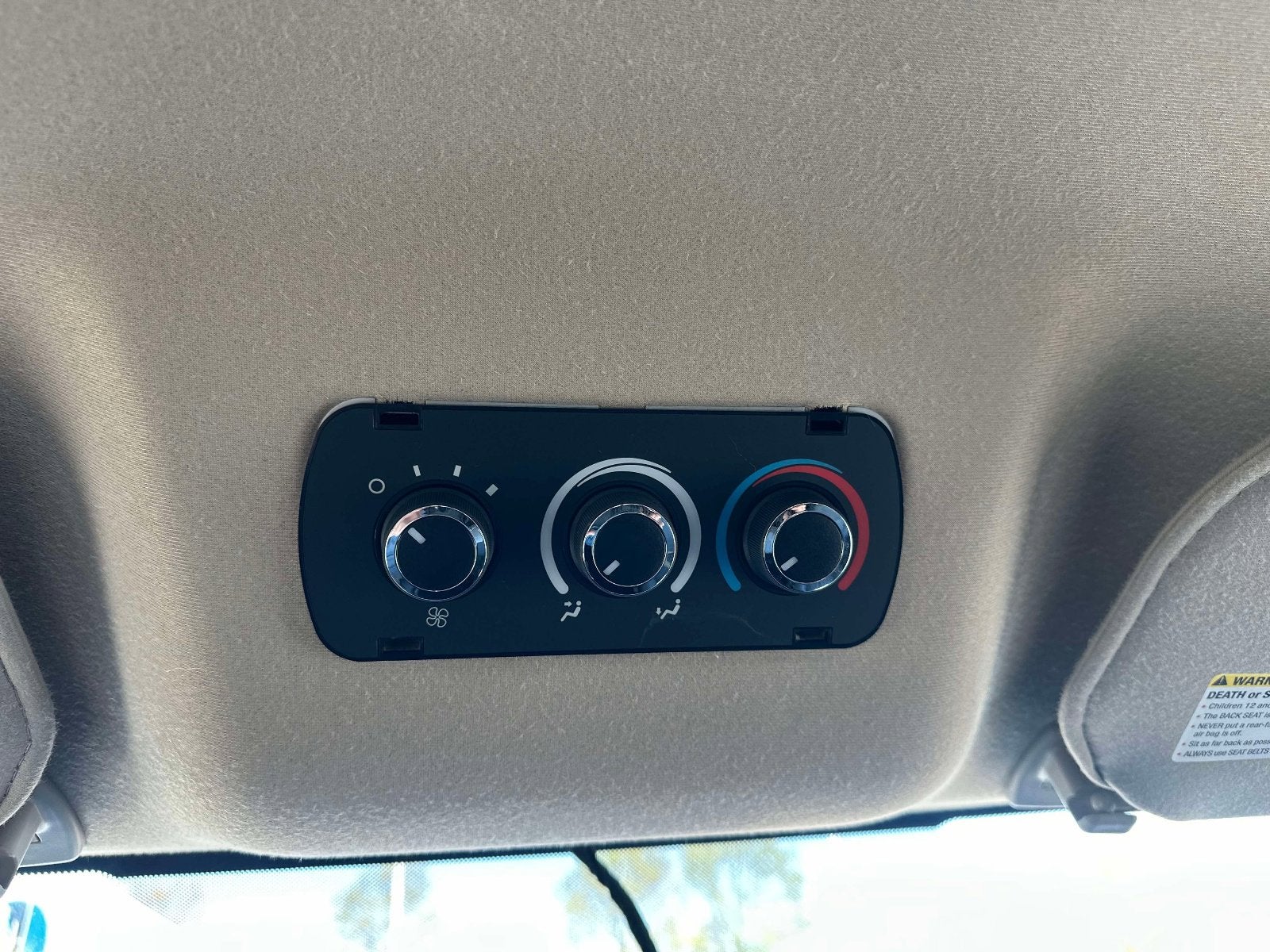 2023 Chevrolet Express Passenger 3500 1LS