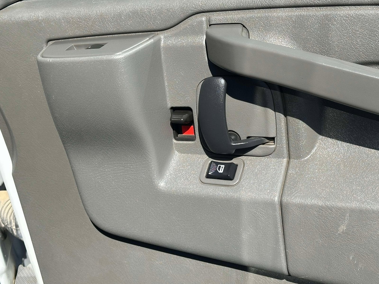 2023 Chevrolet Express Passenger 3500 1LS