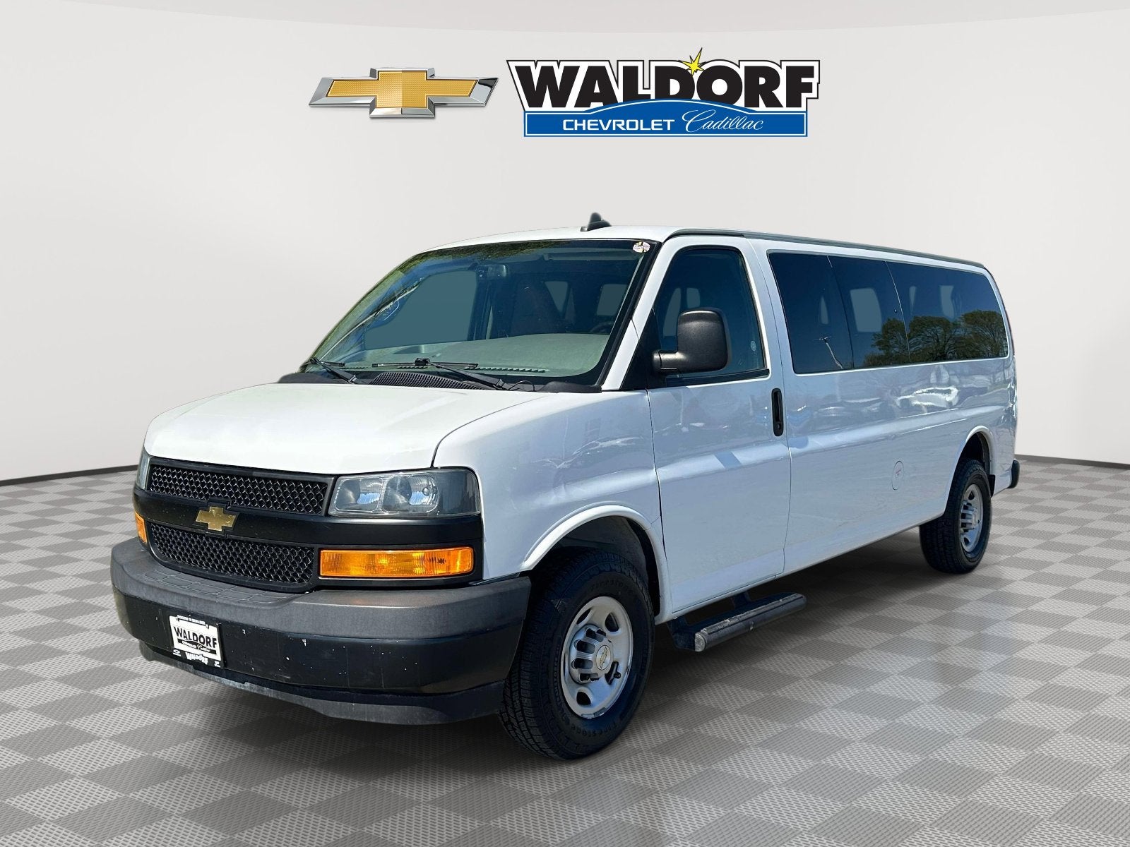2023 Chevrolet Express Passenger 3500 1LS