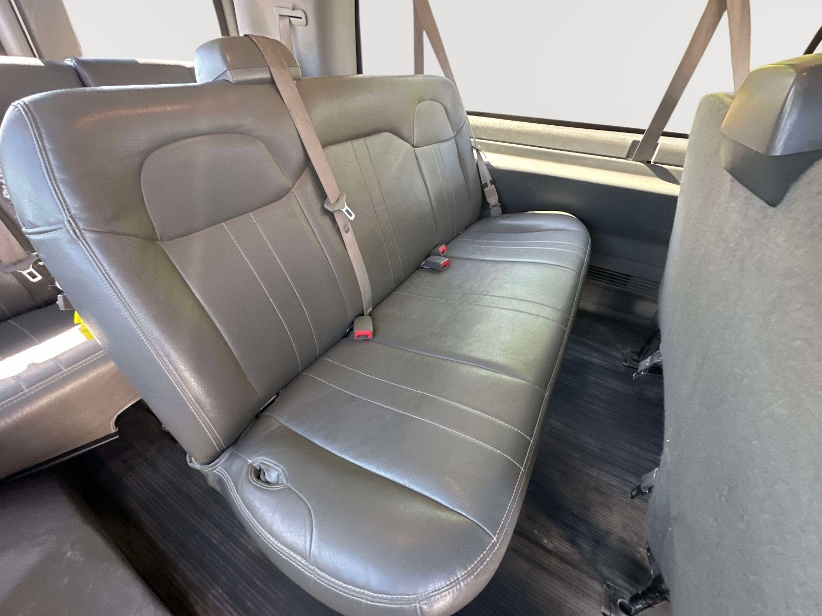 2023 Chevrolet Express Passenger 3500 1LS