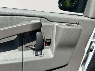 2025 Chevrolet Express Passenger 1LT