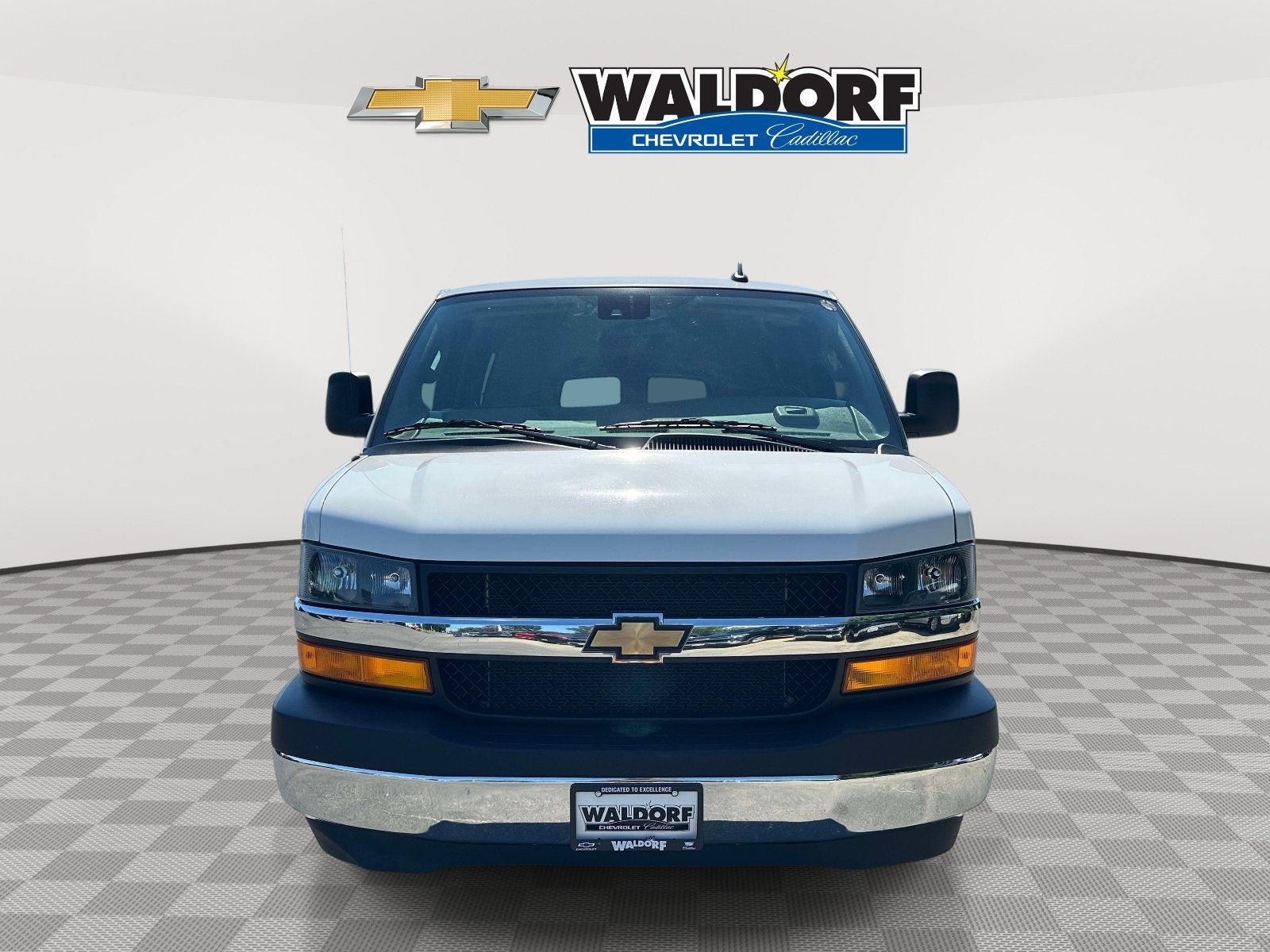 2025 Chevrolet Express Passenger 1LT