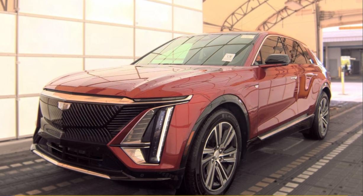 2024 Cadillac LYRIQ Luxury 2