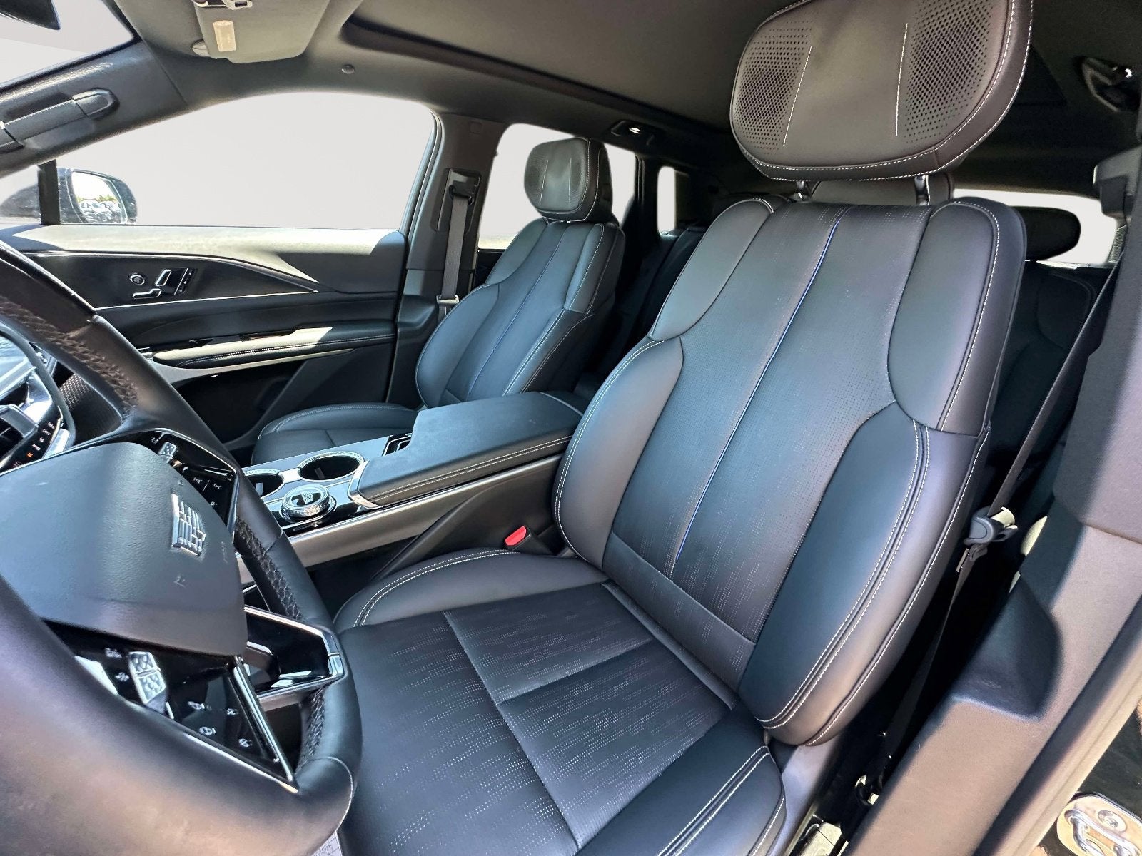 2024 Cadillac LYRIQ Sport 2