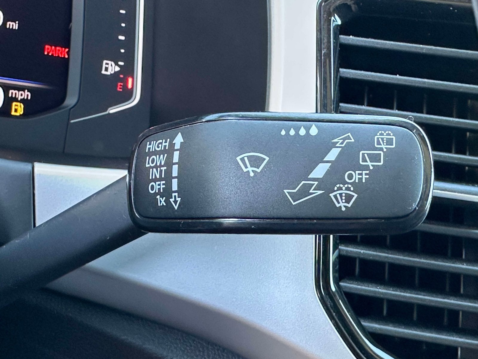 2023 Volkswagen Atlas 3.6L V6 SEL R-Line Black