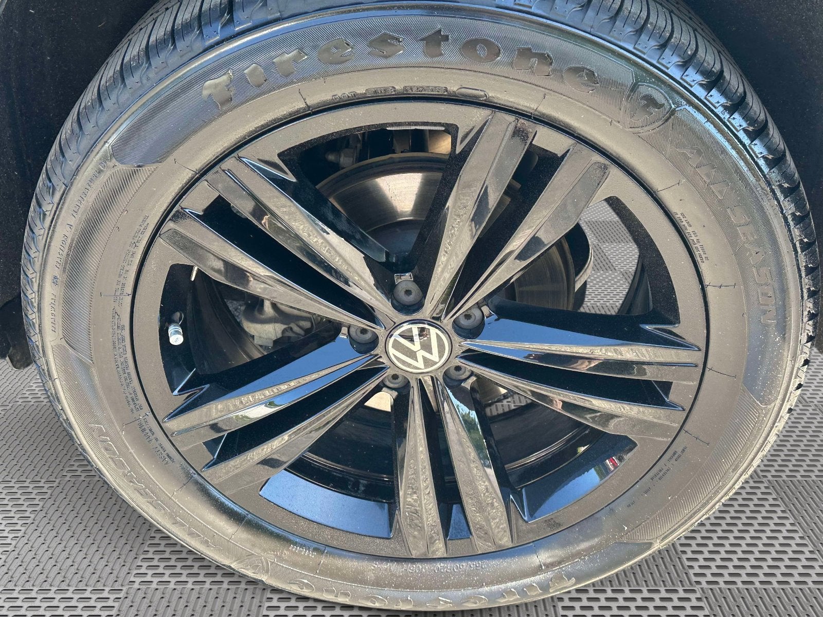 2023 Volkswagen Atlas 3.6L V6 SEL R-Line Black