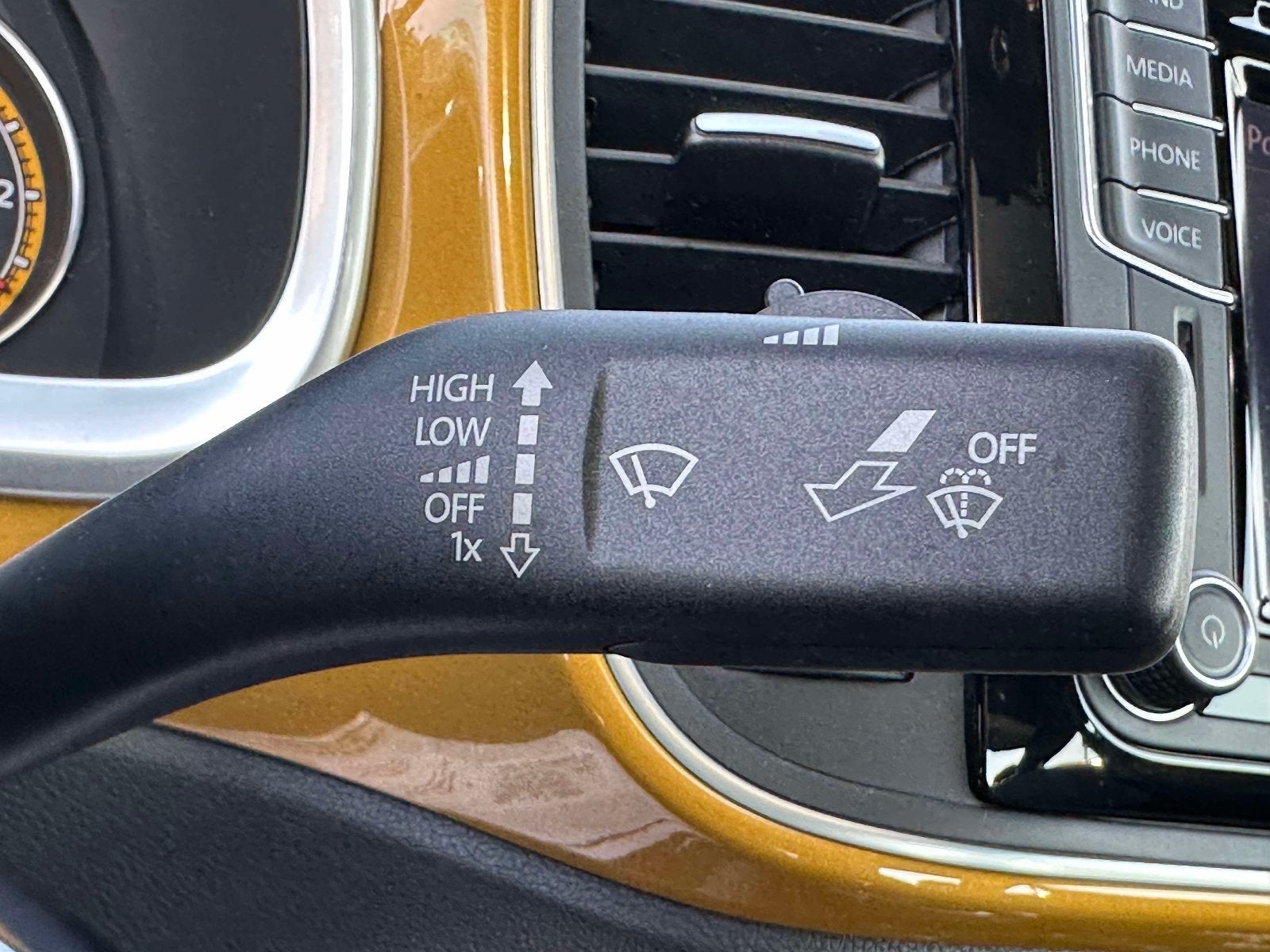 2016 Volkswagen Beetle 1.8T Dune