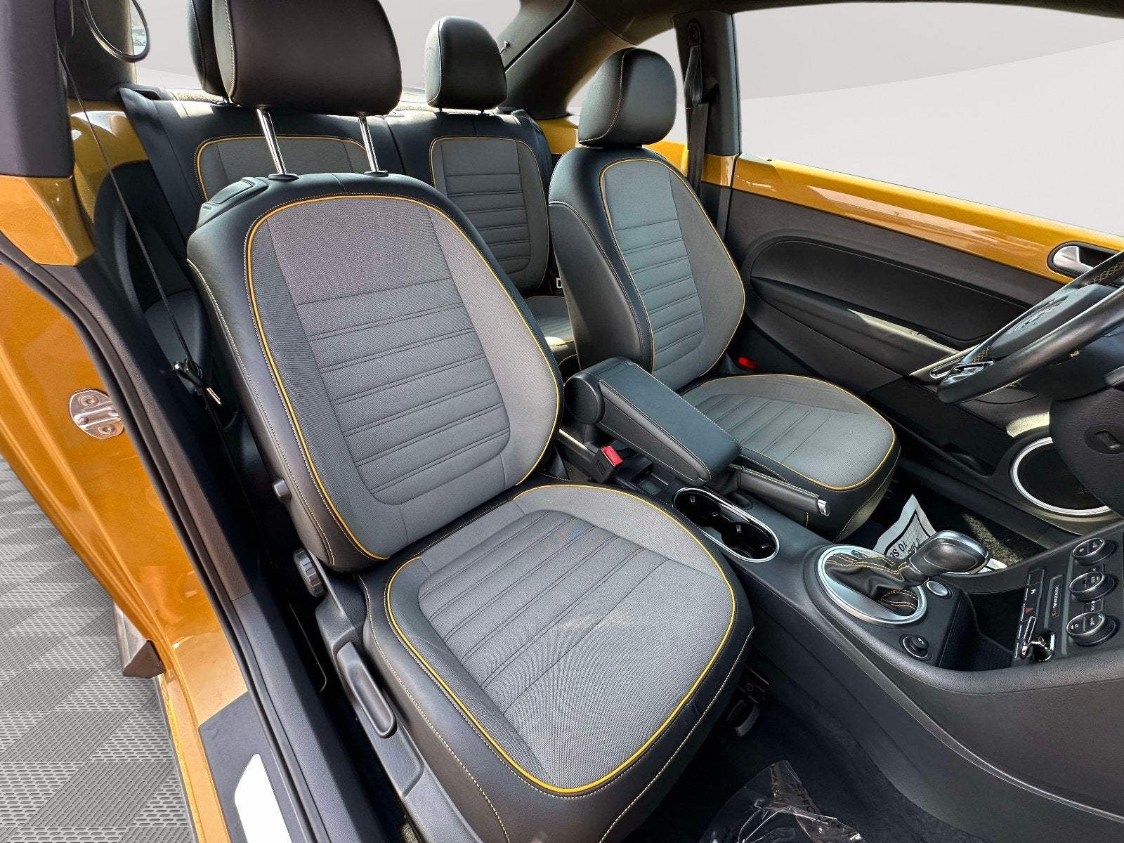 2016 Volkswagen Beetle 1.8T Dune