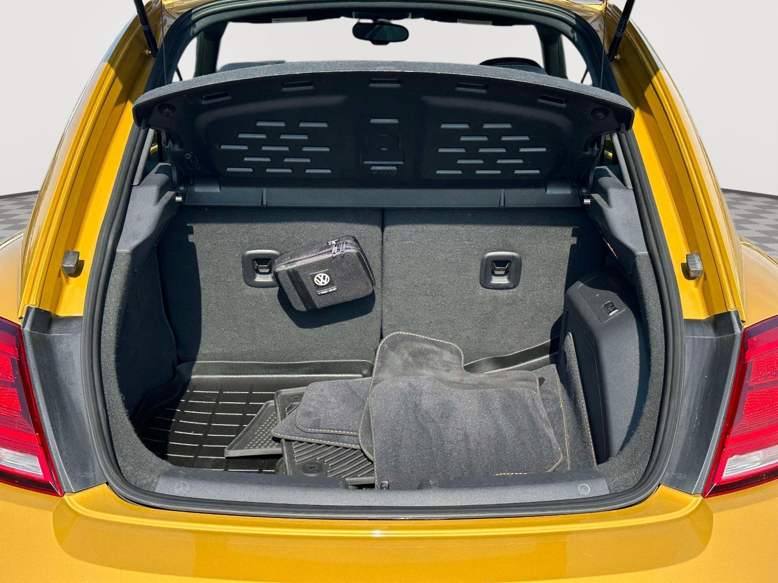 2016 Volkswagen Beetle 1.8T Dune
