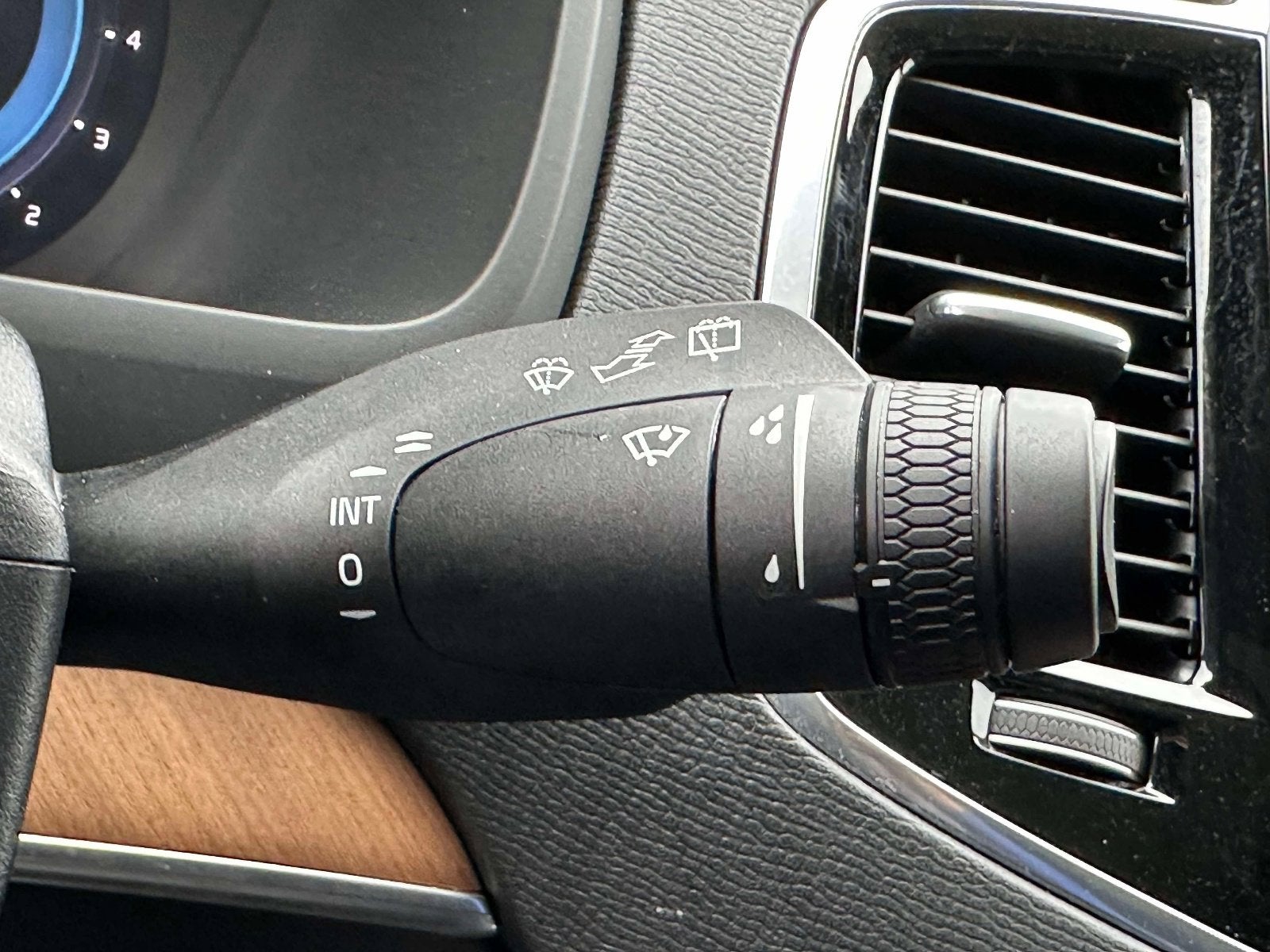 2024 Volvo XC90 Plus Bright Theme